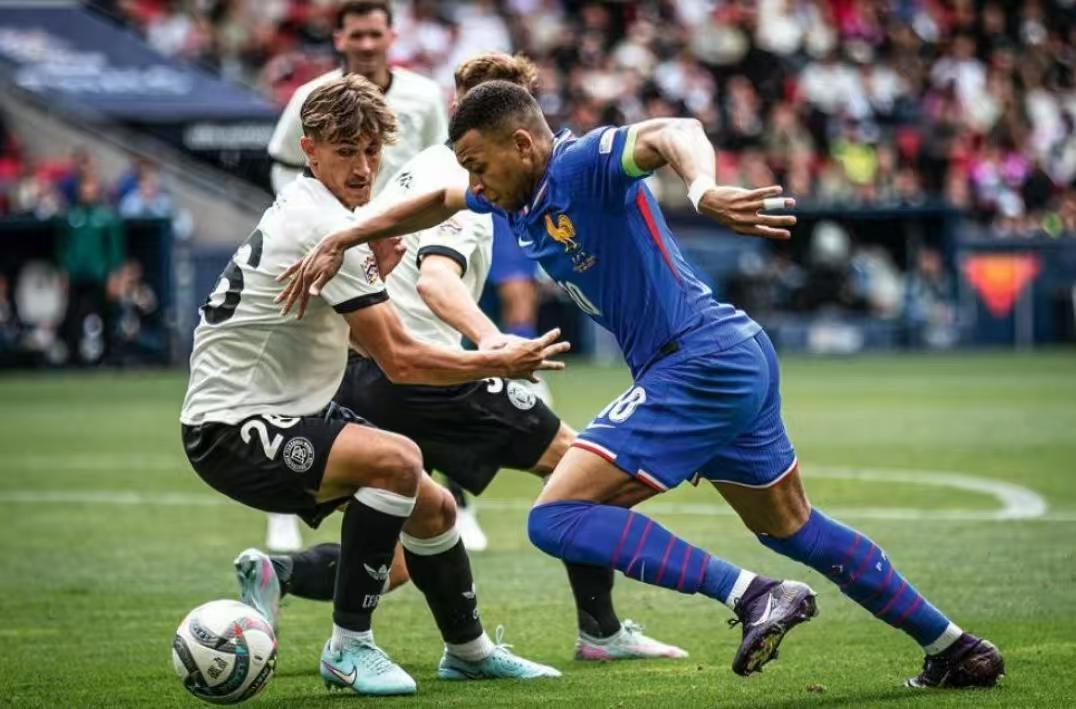 kaiyun-姆巴佩：输球时不会哭但受伤时会；我今年赢不了金球奖