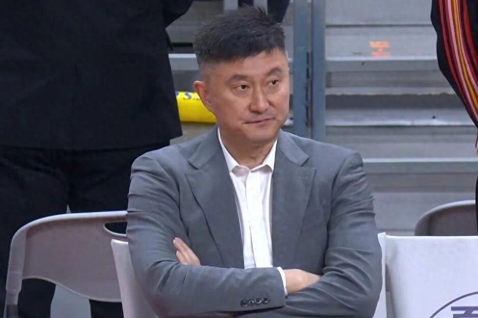 kaiyun-广东男篮5分险胜，四大悍将对攻，奎因30+6+9+4贺西宁24+5