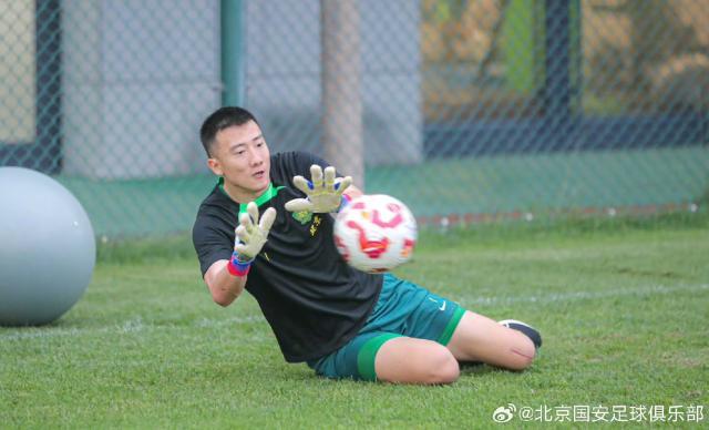 开云-国安官方发布韩佳奇训练照 时隔4个月重返训练场