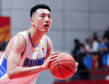 开云-末节独砍13分6篮板2盖帽！翟晓川全场得到15分7篮板2盖帽