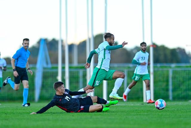 1664085859099051008.jpg 沙特队在克罗地亚四国赛上首仗战平东道主.jpg