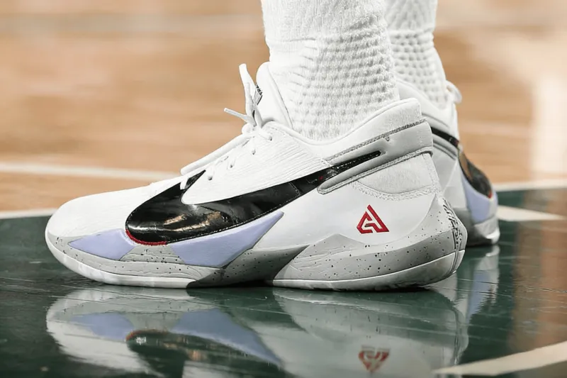 开云-遗憾伤退！阿德托昆博穿着Freak2，得到22分13篮板7助攻