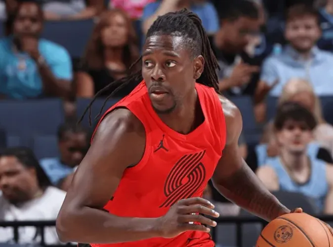 霍勒迪本场以90%真实命中率砍下35分10助，开拓者队史最高效