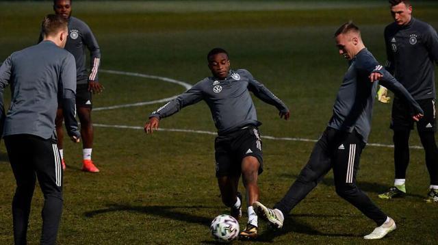 开云体育官网-脚伤致赛季报销，穆科科的处子季带给你惊喜了吗？