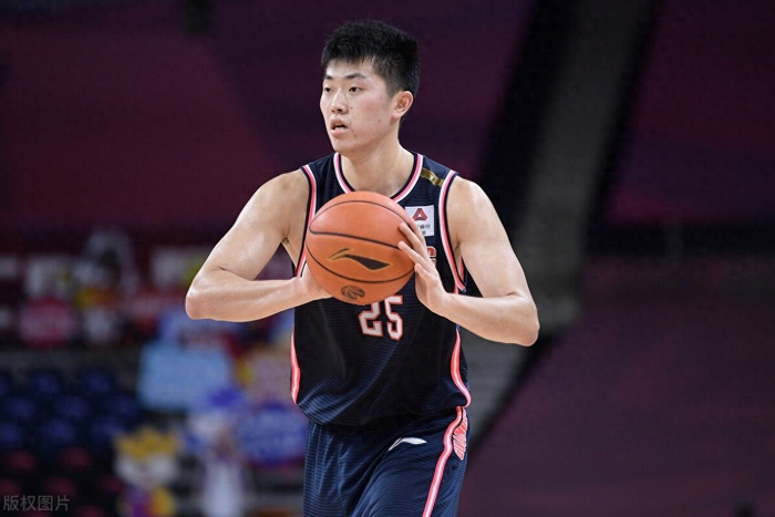 开云体育APP下载-杜锋背锅！重用25岁前锋，场均1.6分，打7年没长进，接班周鹏无望|张皓嘉|杜润旺|广东|小前锋|广东男篮_新浪体育_新浪新闻